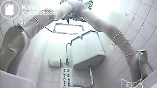 Pooping in Heels and nylon 3