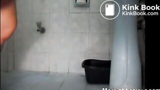 Big Booty Woman Shitting On The Floor