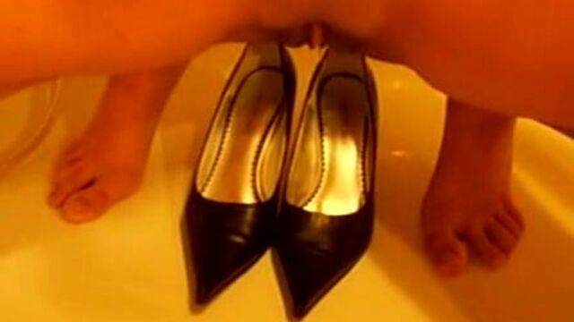 Shoe Heels Scat piss pee 3