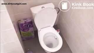 crazy lesbian show on the toilet