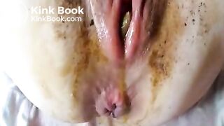 21yo scat slave has a big shit-turd in her pussy