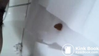 Amateur Brazilian Taking A Shit