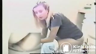 8118_poop_shitting
