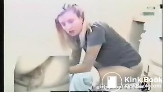 8118_poop_shitting