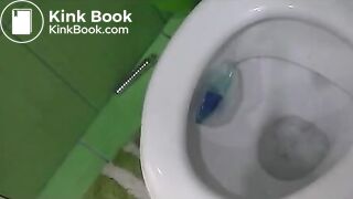 girl poops in potty