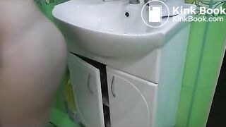 girl poops in potty