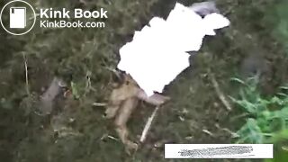 pooping outdoor