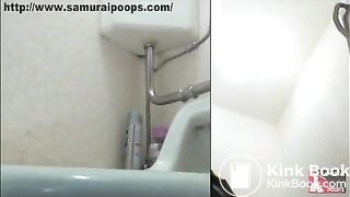Hot Japanese chick shitting and pissing - Unsensored Japanese scat porn videos