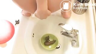 Camryn and Friend Shit and Play in the Bathroom