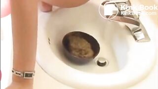 Camryn and Friend Shit and Play in the Bathroom