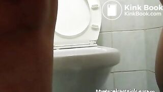 Pissing And Shitting On Cam