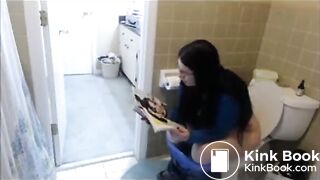Chubby Brunette Toilet Shit