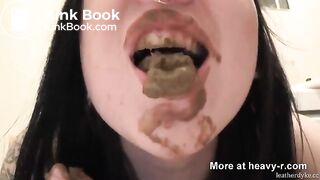 Hot girl eats her own shit
