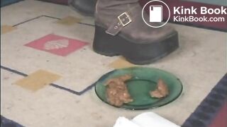 CUTE BLACK GIRL POOPING ON A PLATE