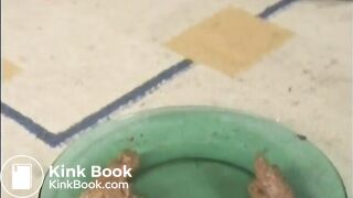 CUTE BLACK GIRL POOPING ON A PLATE