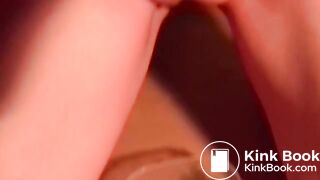 Jenicha étale du caca sur ses seins