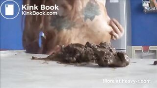 Girl Smears And Eats Her Shit