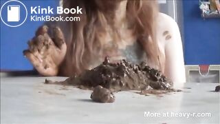 Girl Smears And Eats Her Shit