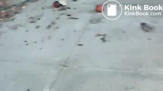 beim Nachbar vor der Tür geschissen