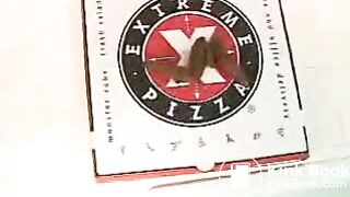 Ramona shitting on pizza box