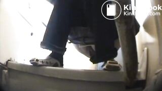 T02_poop_shitting