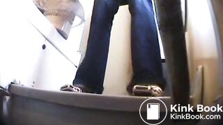 T02_poop_shitting