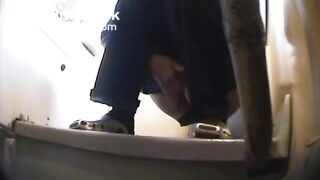 T02_poop_shitting