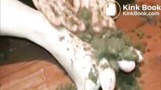 she plays with shit