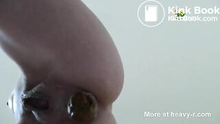 MILF Dropping Turd Bombs