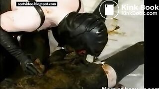 Latex Scat Couple