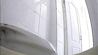 Lady doesn't wipe her ass!
