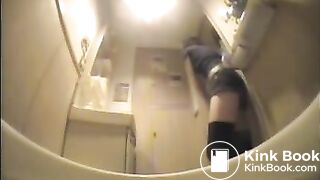04 Pooping 3