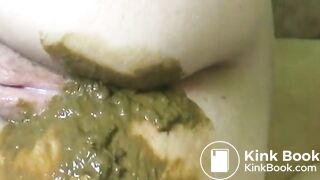 Girl Shitting Her Leggings