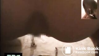 52 Pooping 52