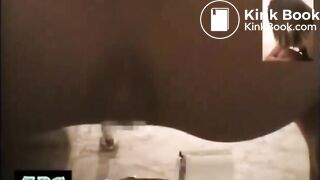 52 Pooping 52