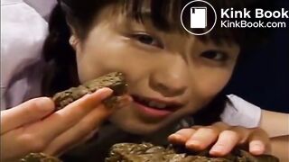 Cute Asian Babe Worships her poop