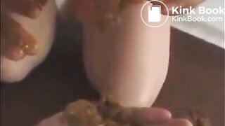 Lesbian Scat