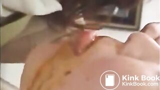 Lesbian Scat
