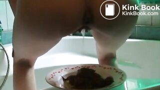 Amateur Babe Pooping #13