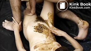 Dude Shitting On His Girlfriend