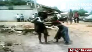 Negresses fighting in Nigeria