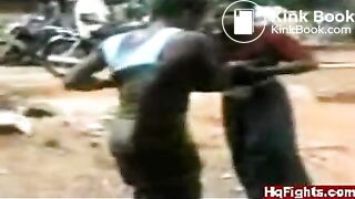 Negresses fighting in Nigeria