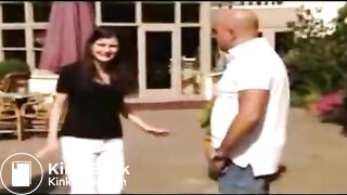 Reporter poops on herself live on TV - YouTube