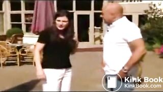 Reporter poops on herself live on TV - YouTube