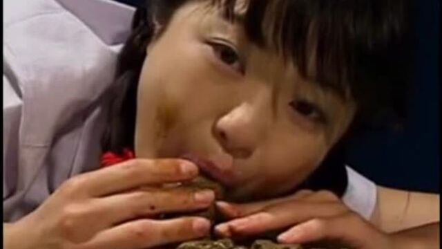Tiny Asian girl poops on webcamflv