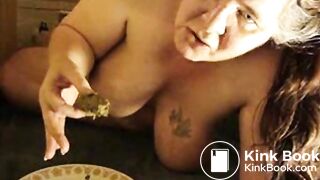 BBW MATURE EATING SHIT ON CAM