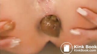 Sharka poops in a tub