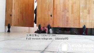 The girl excreted profusely in the toilet 90