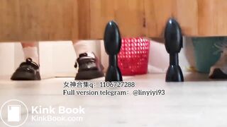 The girl excreted profusely in the toilet 90