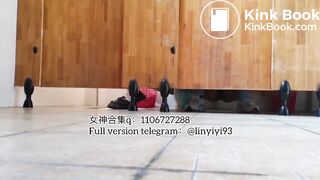 The girl excreted profusely in the toilet 90